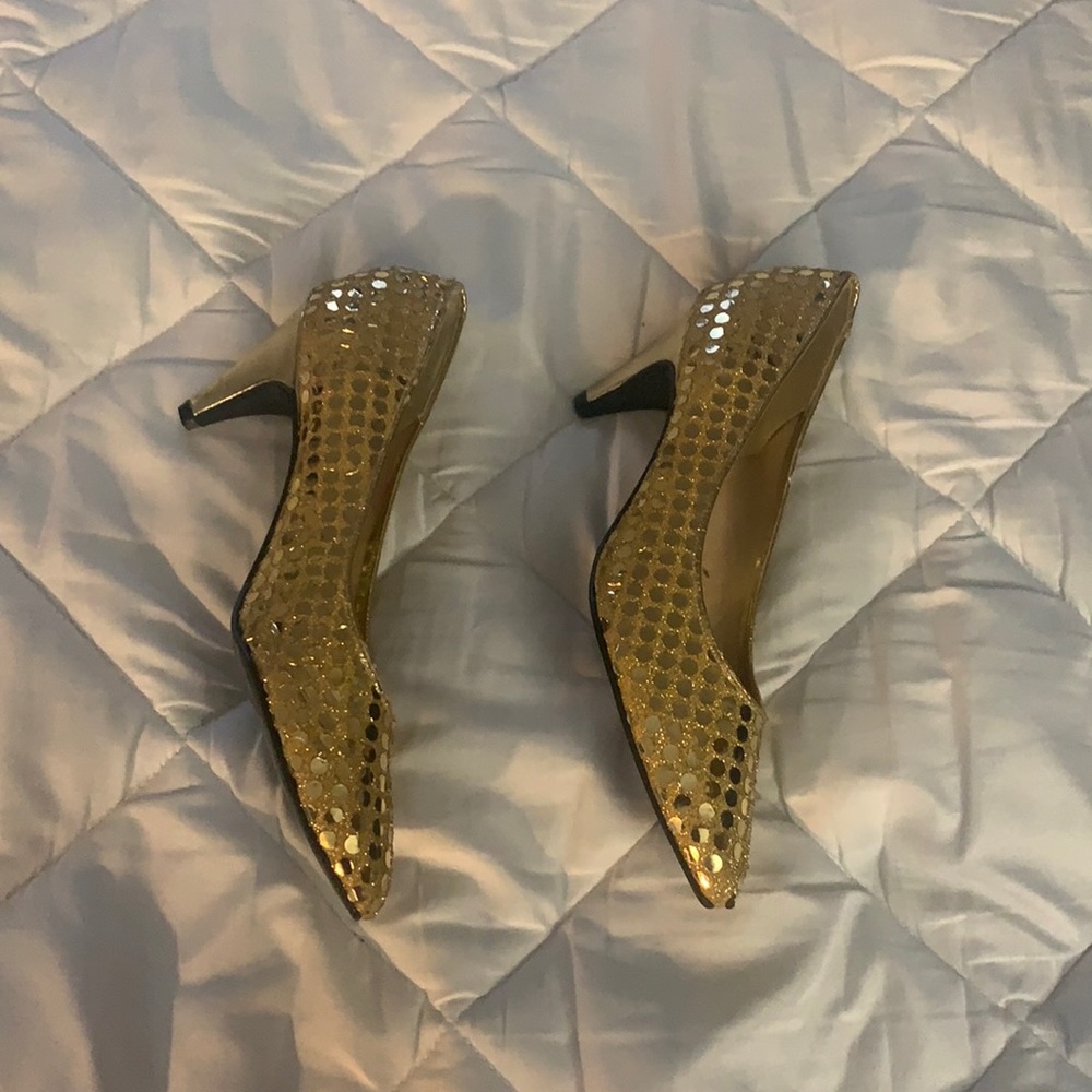 Size 8, Gold, old school 2 1/2 inch bling